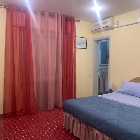 Touristic Near Station And Appartement